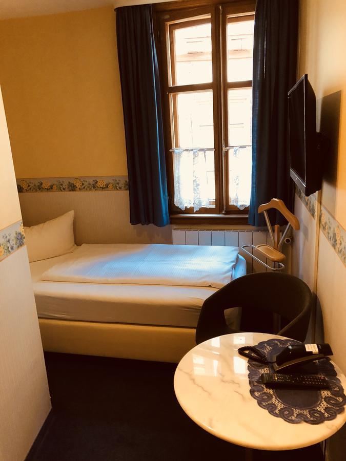Zum Fehmelbauer Hotel คาร์ลชตัดท์ ภายนอก รูปภาพ
