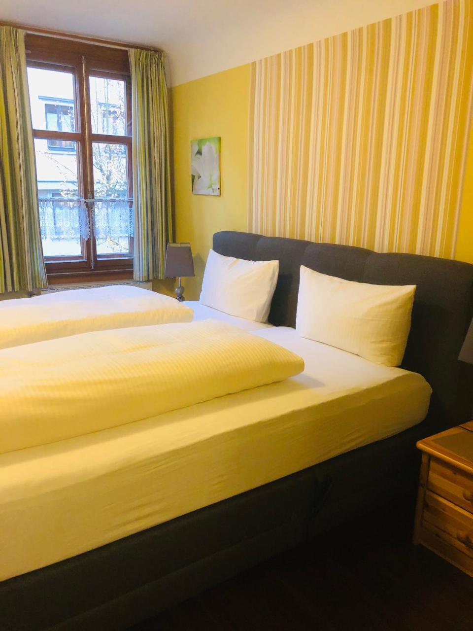 Zum Fehmelbauer Hotel คาร์ลชตัดท์ ภายนอก รูปภาพ